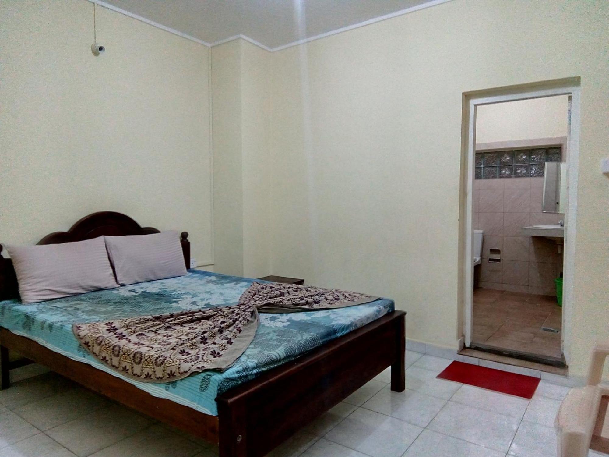 Sri Krishna Bhavan Hotel Хатон Стая снимка
