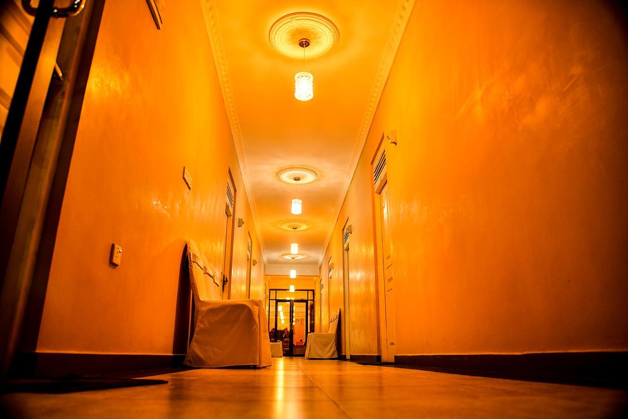 Sri Krishna Bhavan Hotel Хатон Екстериор снимка