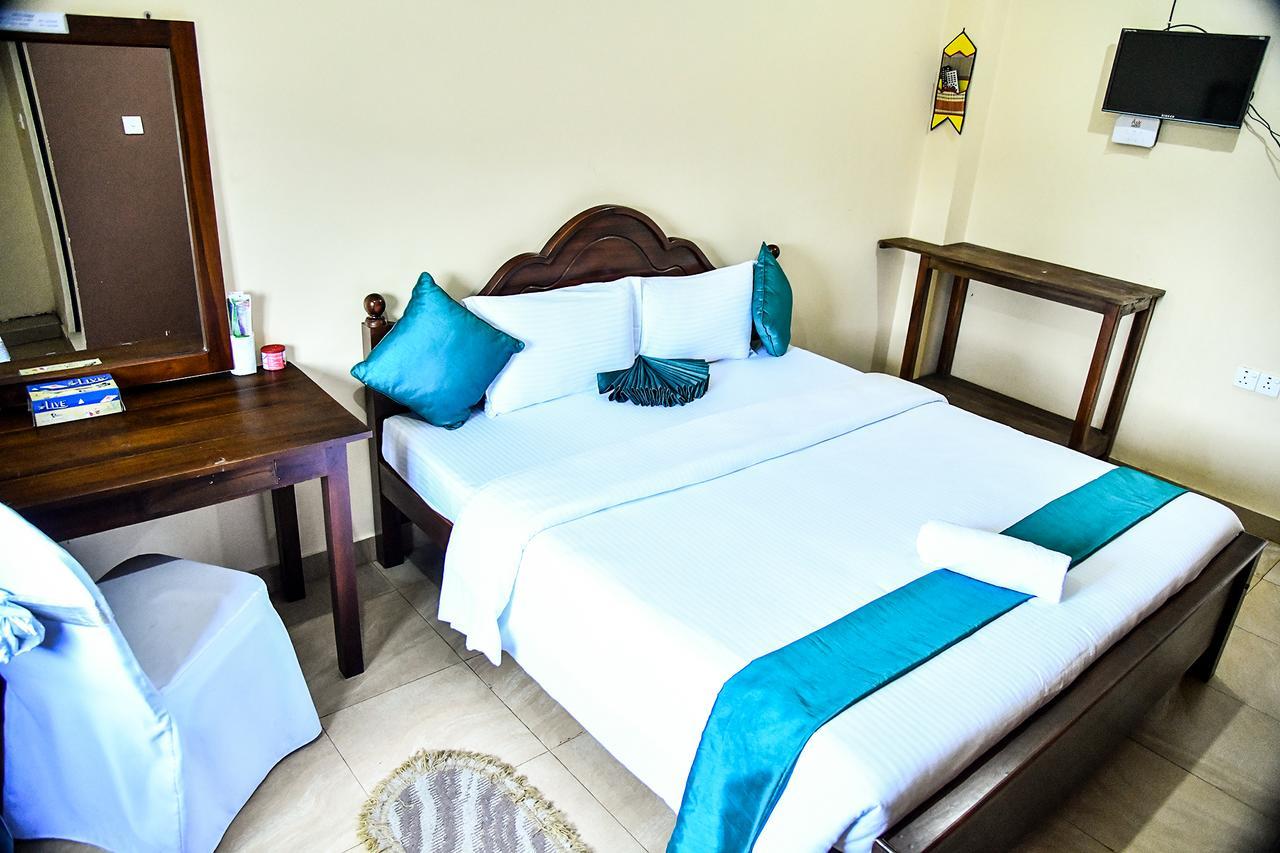 Sri Krishna Bhavan Hotel Хатон Екстериор снимка