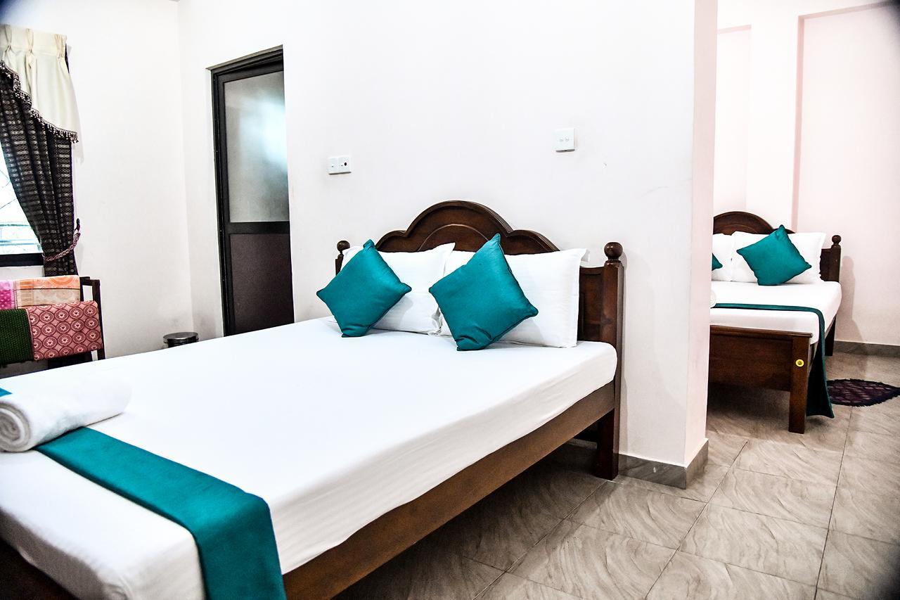 Sri Krishna Bhavan Hotel Хатон Екстериор снимка