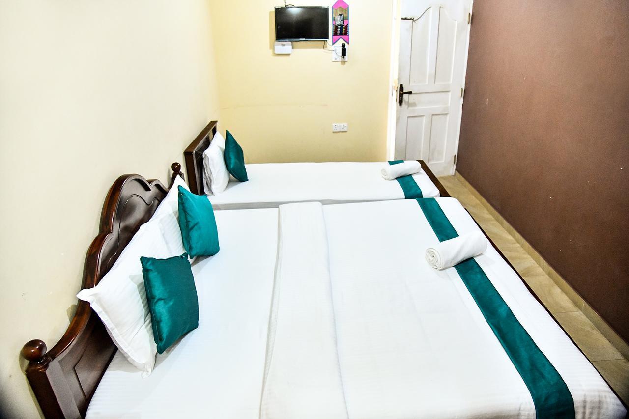 Sri Krishna Bhavan Hotel Хатон Екстериор снимка