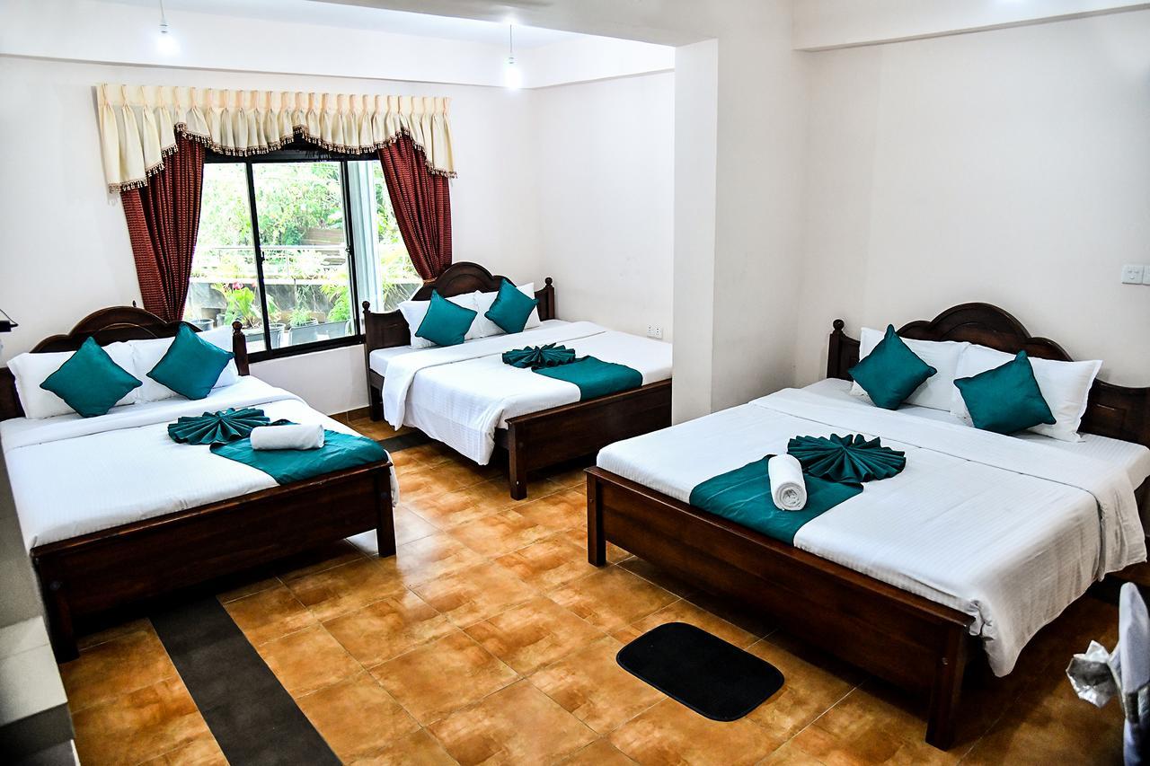 Sri Krishna Bhavan Hotel Хатон Екстериор снимка