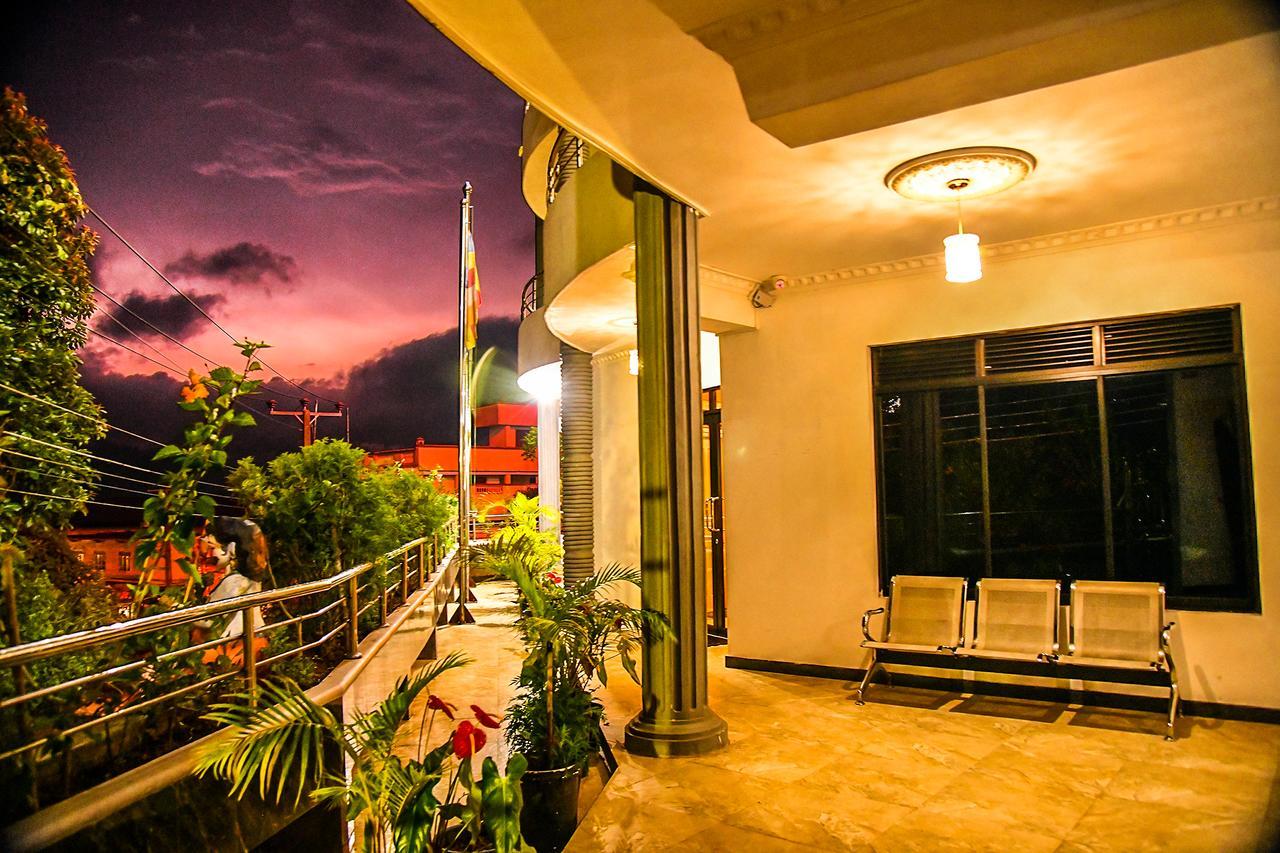 Sri Krishna Bhavan Hotel Хатон Екстериор снимка
